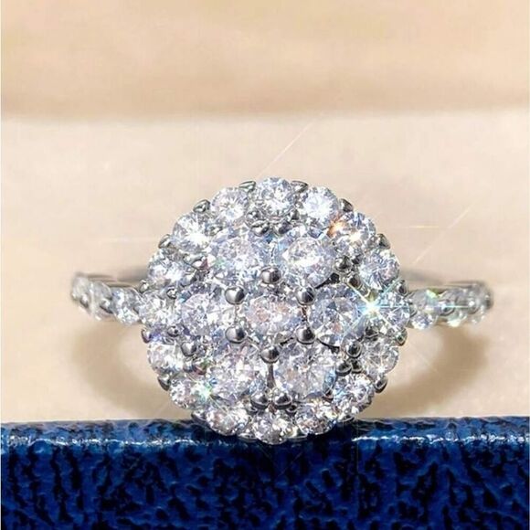 Sparkling 925 Silver Plated Infinity Ring with Micro Paved Round Zirconia Size 7 - Picture 5 of 9